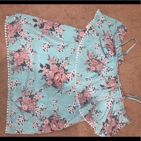 Off the shoulder blue floral top size large - Picture 4 of 5